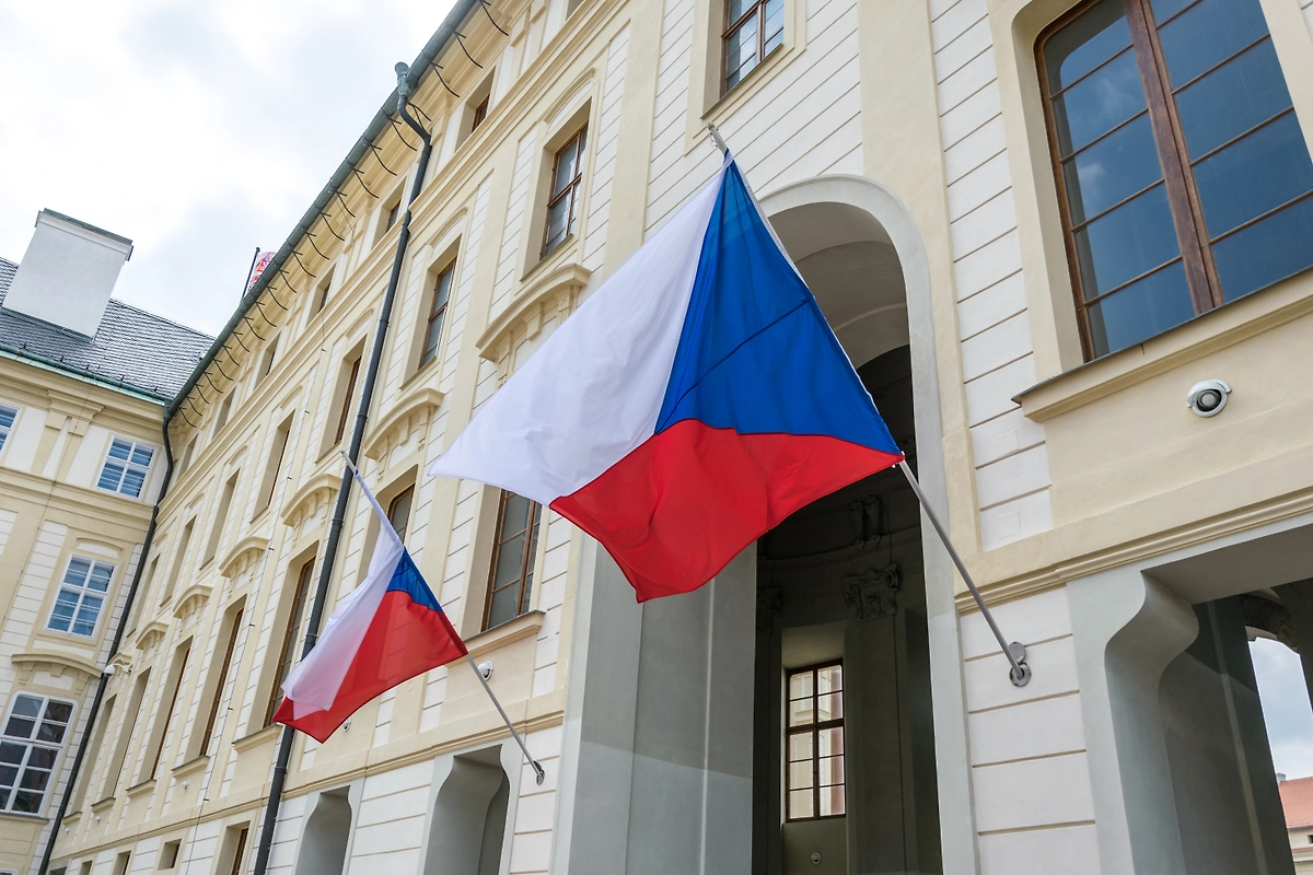 Обложка © Shutterstock / FOTODOM / Konoplytska