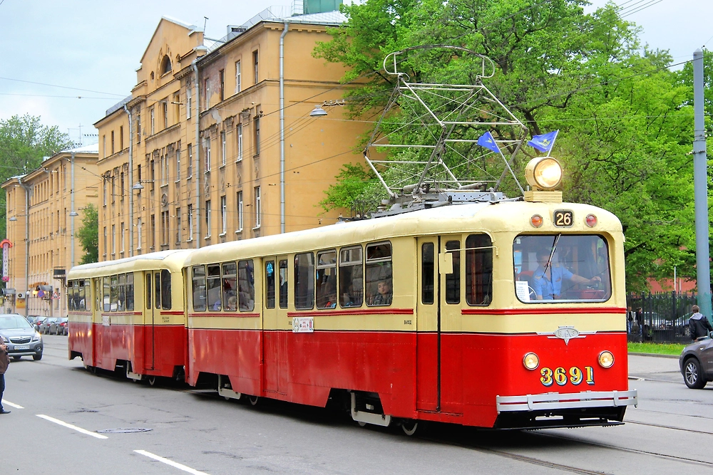 Обложка © Shutterstock / FOTODOM / Art Konovalov