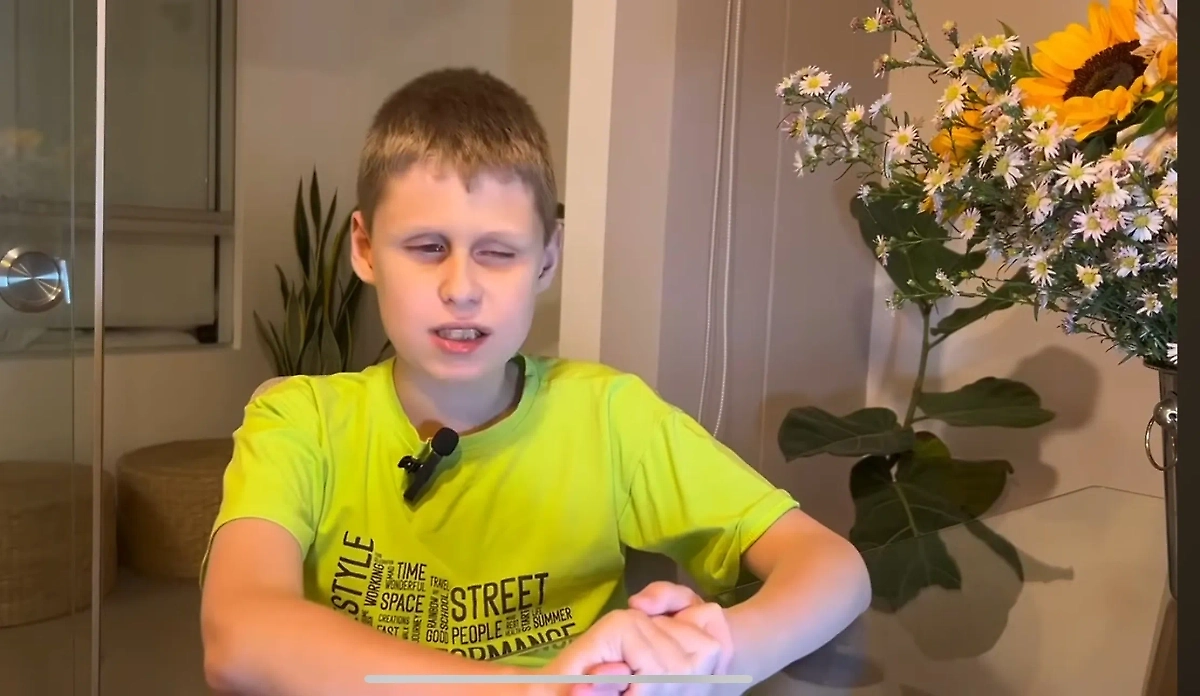 Саша Сулин: как мальчик стал новым «мальчиком-Вангой». Обложка © YouTube / Саша Ванга