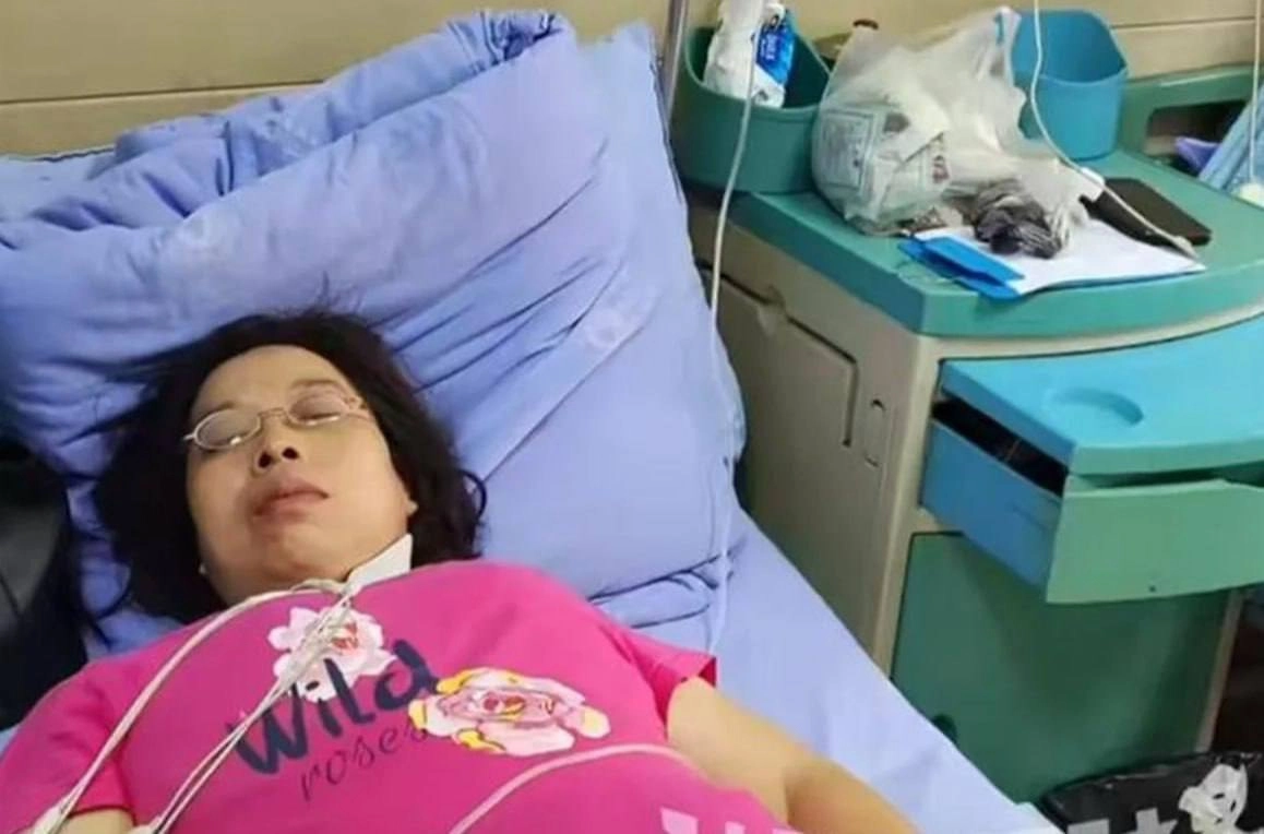 Жительница Чунцина по фамилии Ван с трудом нашла деньги на лечение во время брака с миллионером, который скрывал от неё свои богатства. Фото © Telegram / «Юань да Марья»