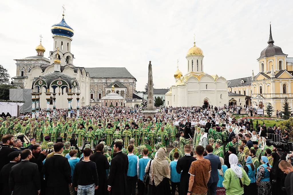 Паломники в Троице-Сергиевой лавре. Фото © ТАСС / Софья Сандурская