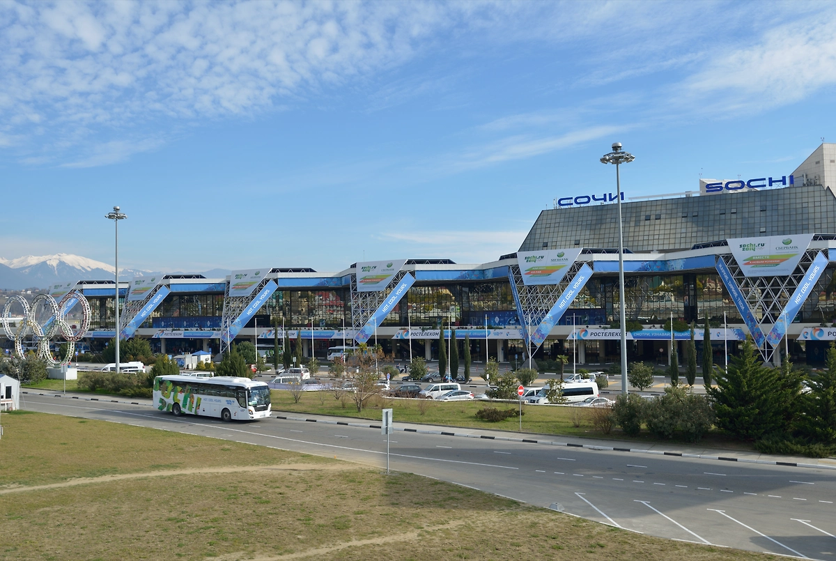 Аэропорт Сочи. Обложка © Shutterstock / FOTODOM / StockphotoVideo