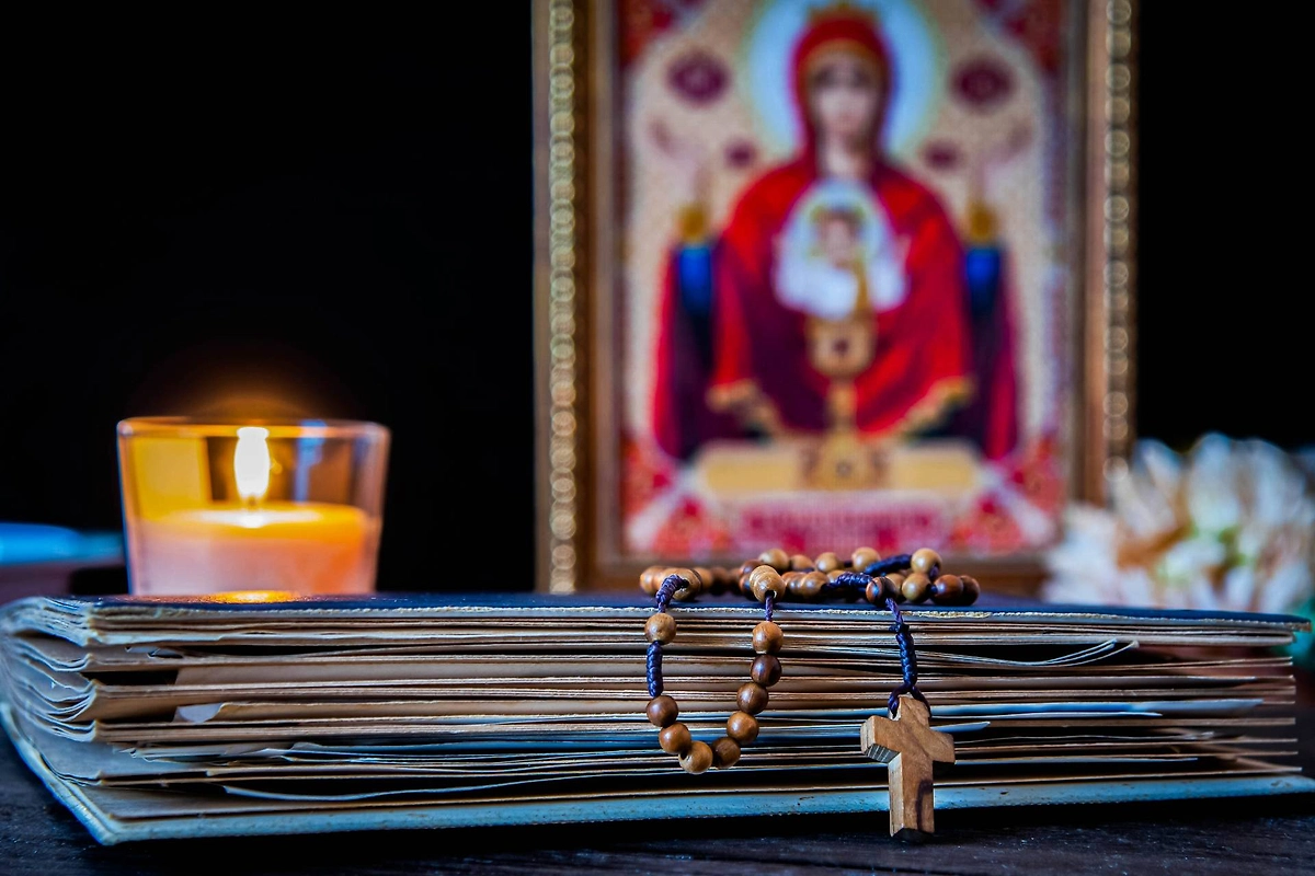 Народные приметы и традиции о вещах усопших. Фото © Shutterstock / FOTODOM / Marta Maziar