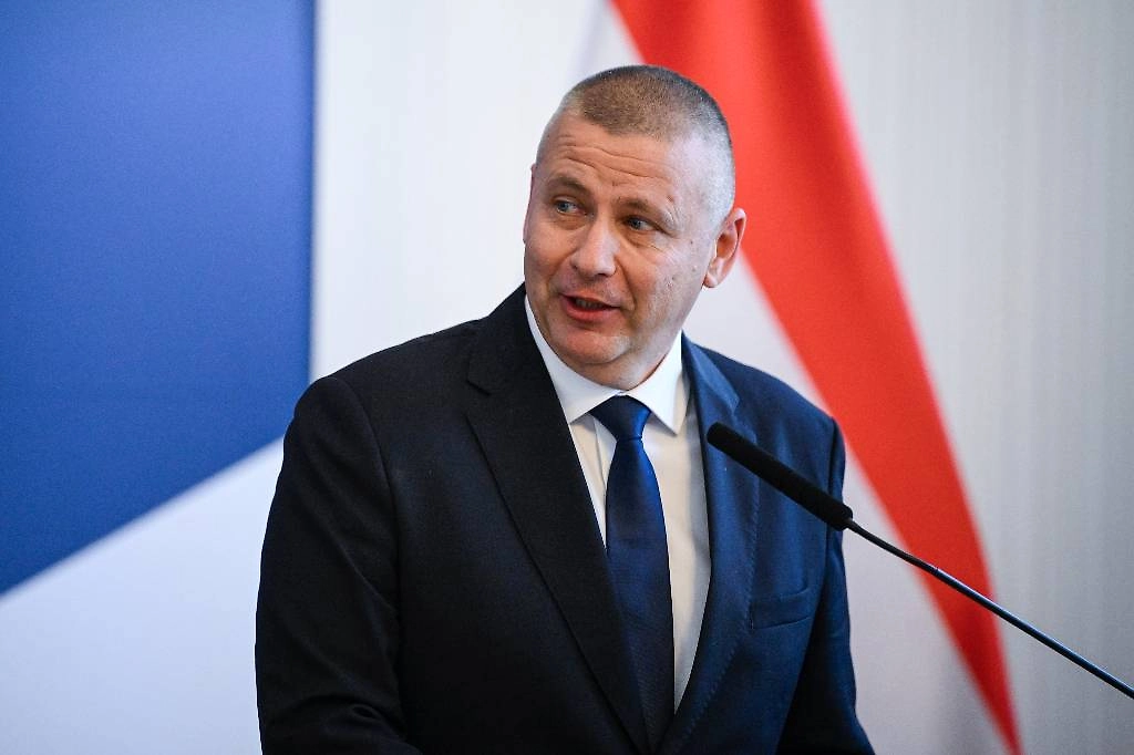 Ромулус Русин-Сенди. Обложка © ТАСС / EPA / BOGLARKA BODNAR