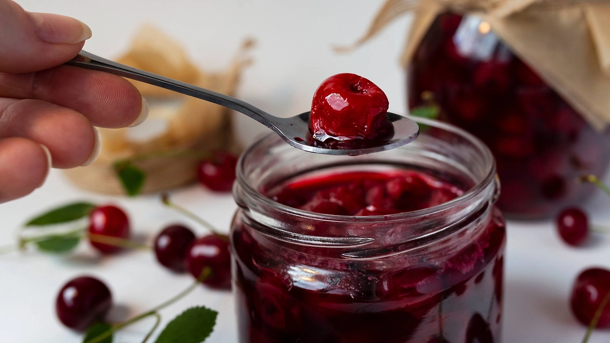 Сырое варенье из вишни. Фото © Shutterstock / FOTODOM / Bocharnikova Ianina