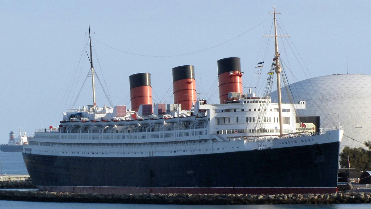 Знаменитый трансатлантический лайнер Queen Mary, вокруг которого возникли десятки легенд о призраках. Фото © Wikipedia / David Jones
