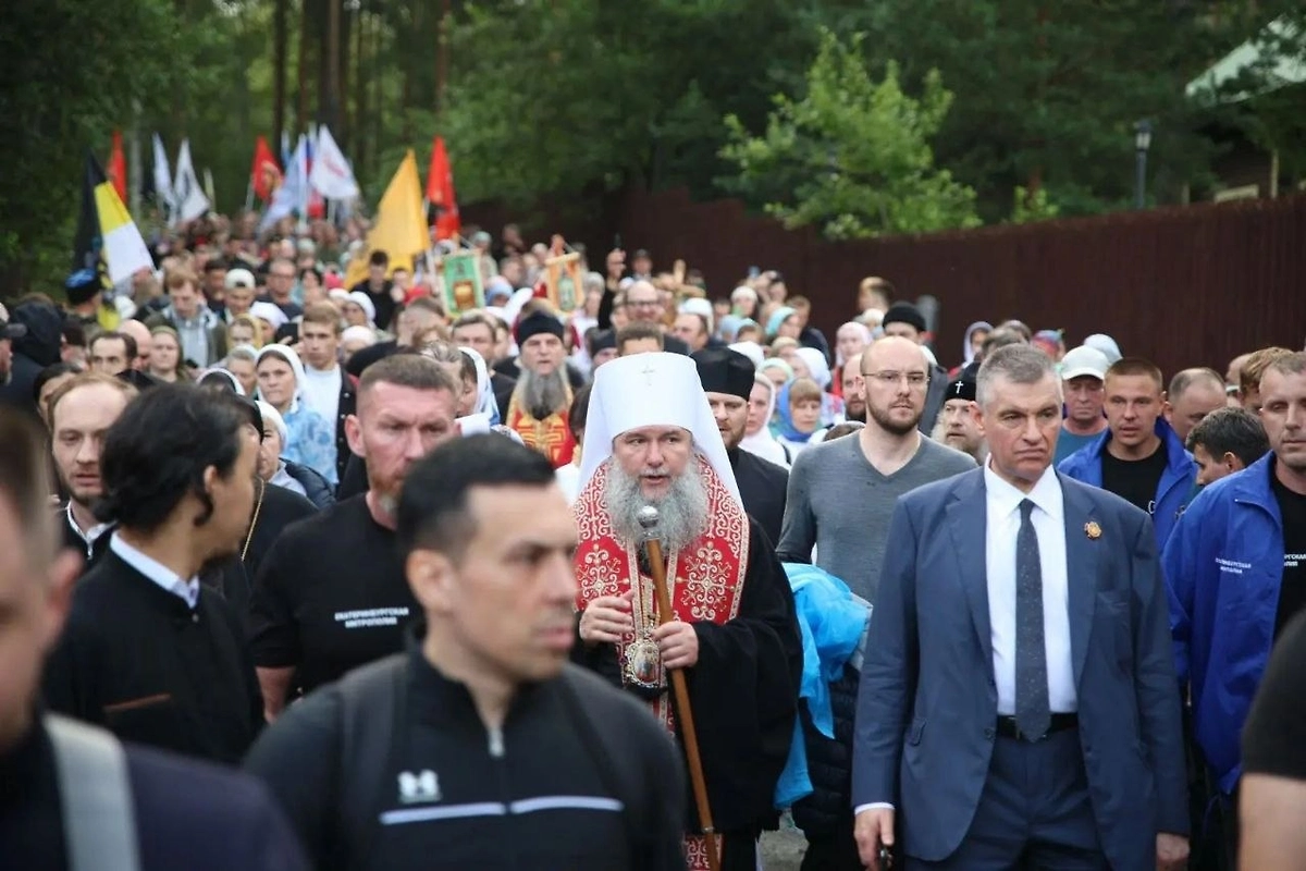 В Екатеринбурге 44 тыс. верующих почтили память царской семьи крестным ходом. Обложка © Telegram / Фонд святой Екатерины