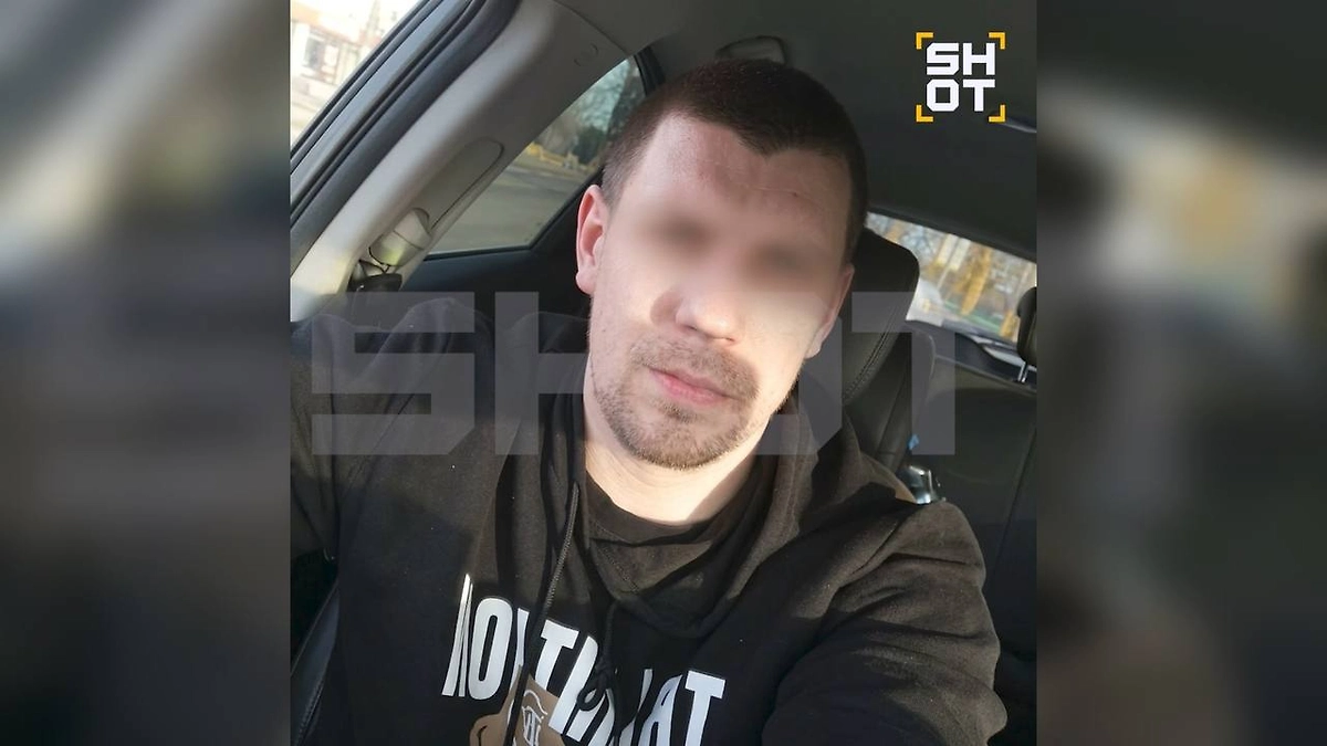 Застрявший в дупле клёна под Лугой мужчина. Фото © SHOT
