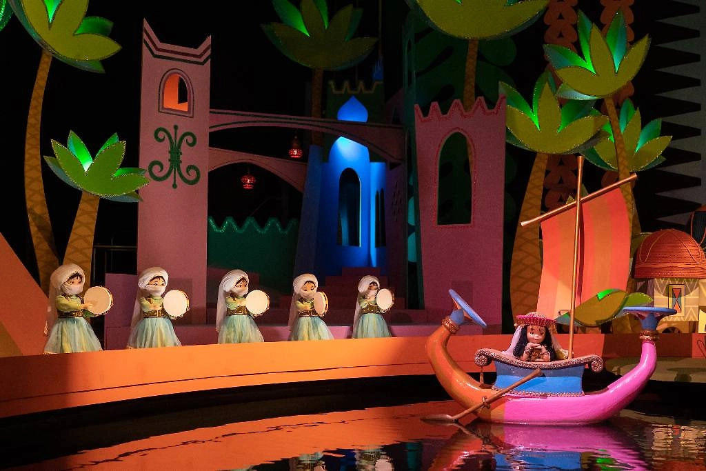Аттракцион It's a Small World. Обложка © ТАСС / Zuma