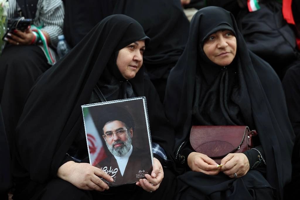 Обложка © ТАСС / EPA / ABEDIN TAHERKENAREH