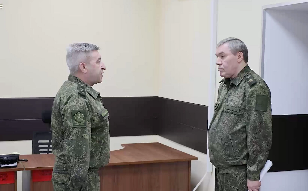 Валерий Герасимов в командном пункте группировки войск «Запад». Обложка © Telegram / Минобороны России