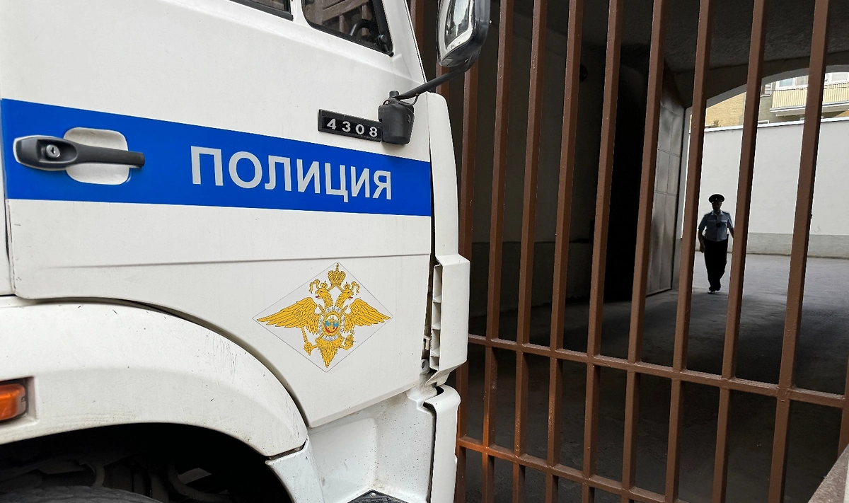 Автозак полиции. Обложка © Life.ru
