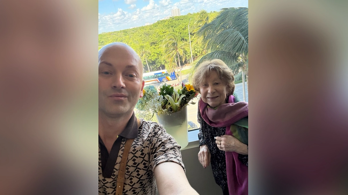 88-летняя Лия Ахеджакова напоминает о себе, фотографируясь с блогерами. Instagram (признан экстремистской организацией и запрещён на территории Российской Федерации) / cheredov