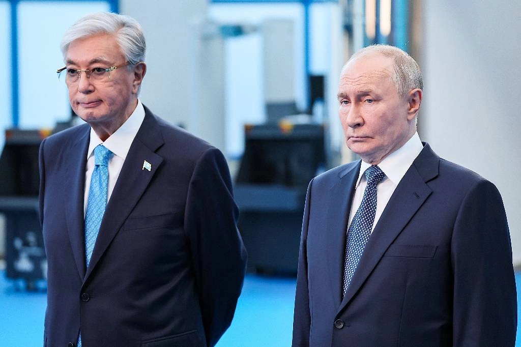 Касым-Жомарт Токаев и Владимир Путин. Обложка © ТАСС / Сергей Савостьянов