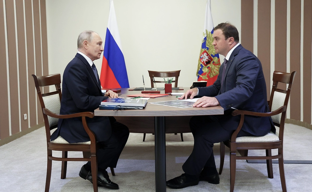 Владимир Путин и Виталий Хоценко. Обложка © Кремль