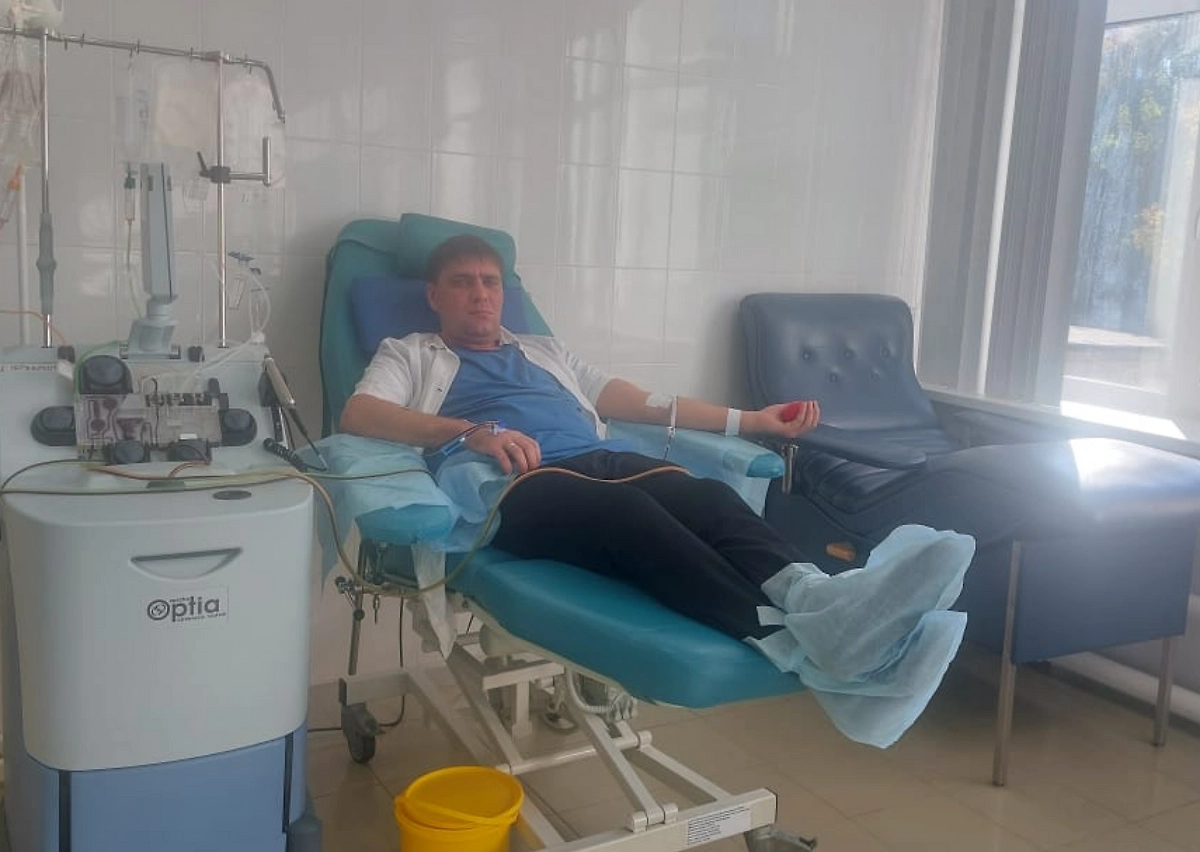 Во время процедуры донации стволовых клеток за состоянием донора на всех этапах следят медицинские специалисты. Фото из личного архива Мурада Абилова