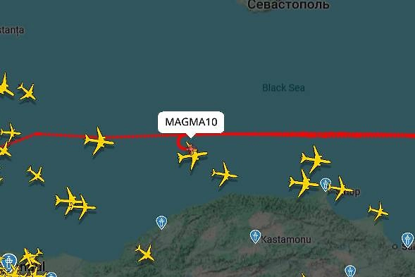 A10 выполняет полёт над нейтральными водами Чёрного моря. Фото © Flightradar24