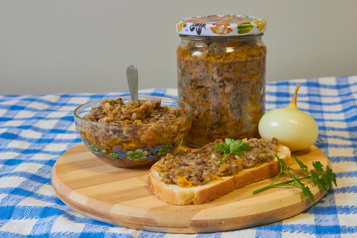 Как приготовить вкусную грибную икру. Обложка © Shutterstock / FOTODOM / volodimir bazyuk
