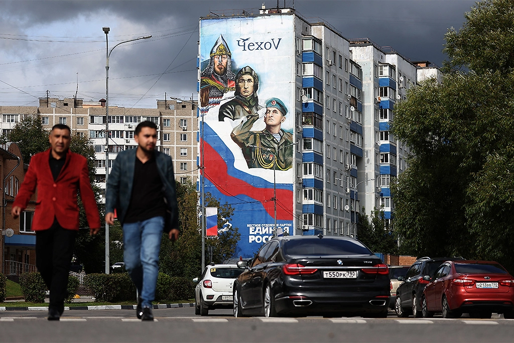 В подмосковном Чехове ввели режим ЧС после атаки беспилотников В подмосковном Чехове ввели режим ЧС после атаки беспилотников
