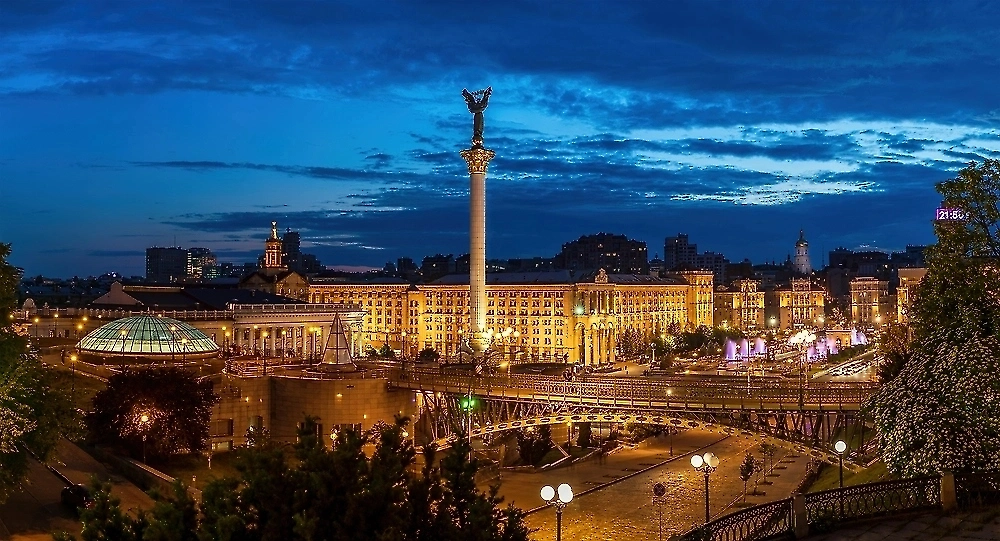 Обложка © Shutterstock / FOTODOM / Elena_Suvorova