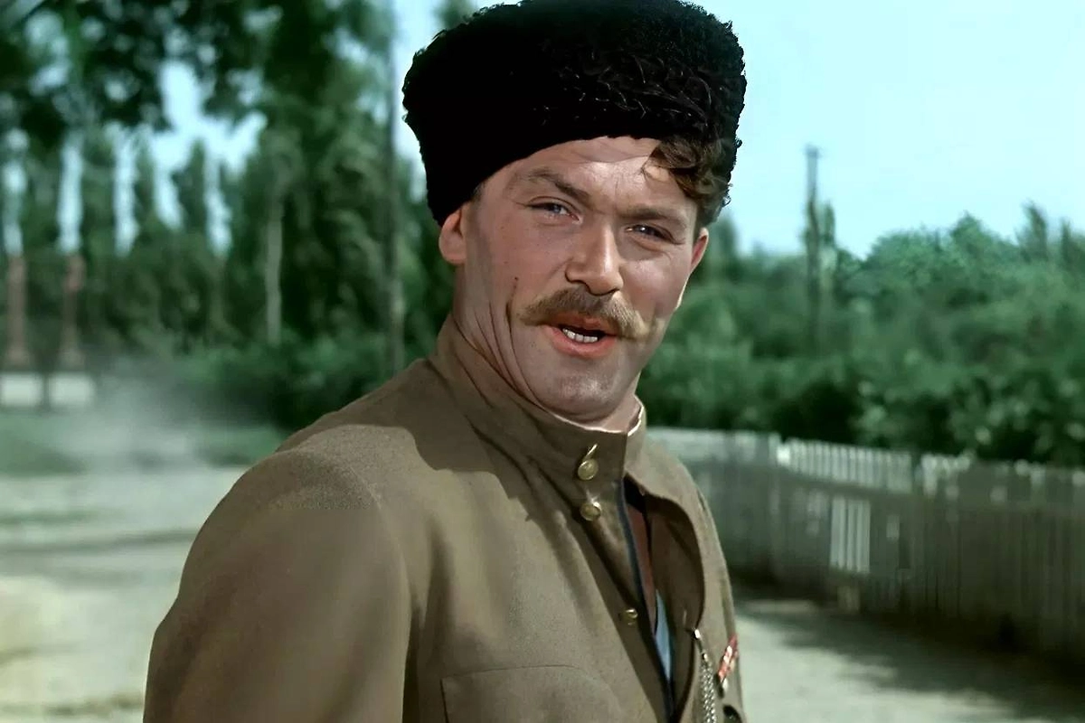 Сергей Лукьянов в роли председателя колхоза Гордея Ворона в фильме «Кубанские казаки». Фото © Кадр из фильма «Кубанские казаки», режиссёр Иван Пырьев, сценарист Николай Погодин