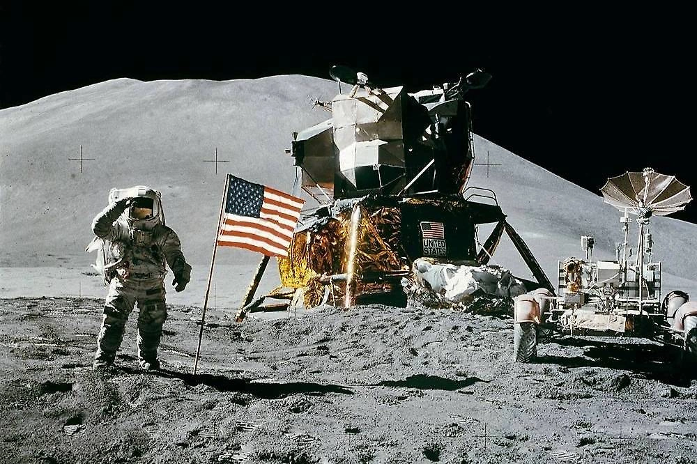 Теория заговора о «лунном обмане» существует уже более 50 лет: 7 самых популярных аргументов конспирологов. Фото © Shutterstock / FOTODOM / Izan Maqbool