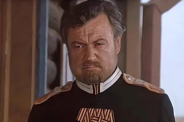 Ефим Копелян в роли поселкового атамана Елисея Каргина в советском фильме «Даурия». Фото © Кадр из фильма «Даурия», режиссёр Виктор Трегубович, сценаристы Юрий Клепиков, Виктор Трегубович