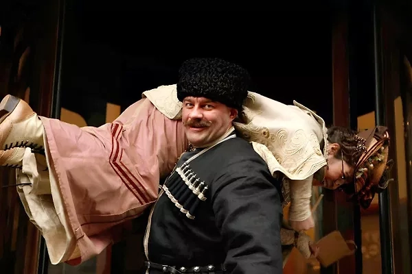 Михаил Пореченков в роли легендарного борца Ивана Поддубного в российском фильме 2014 года. Фото © Кадр из фильма «Поддубный», режиссёры Глеб Орлов, сценарист Юрий Коротков