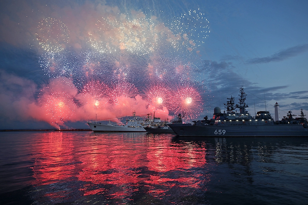 Будет ли салют на День ВМФ в 2026. Фото © ТАСС / Александр Демьянчук