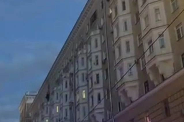 Второй раз за 24 часа загорелась квартира в историческом здании в центре Москвы. Обложка © SHOT