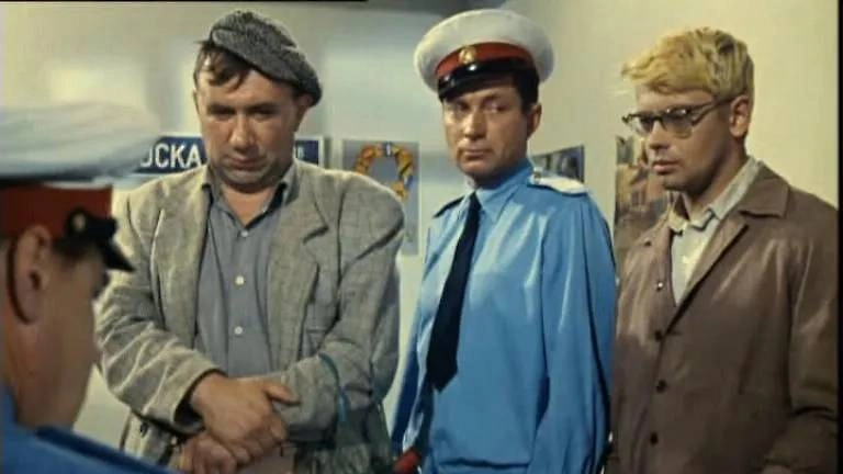 Обложка © Кадр из фильма «Операция Ы: Напарник» (1965 год), режиссёр Леонид Гайдай, сценарий Леонида Гайдая, Якова Костюковского, Мориса Слободского