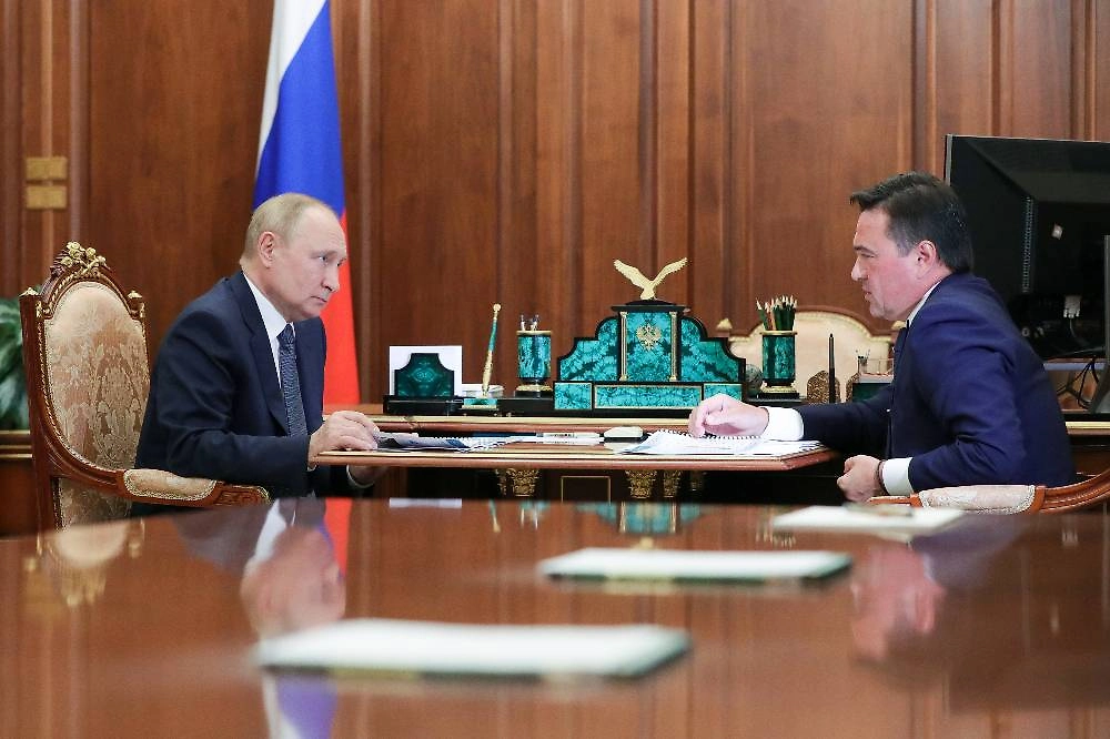 Владимир Путин и Андрей Воробьёв. Обложка © ТАСС /Михаил Климентьев