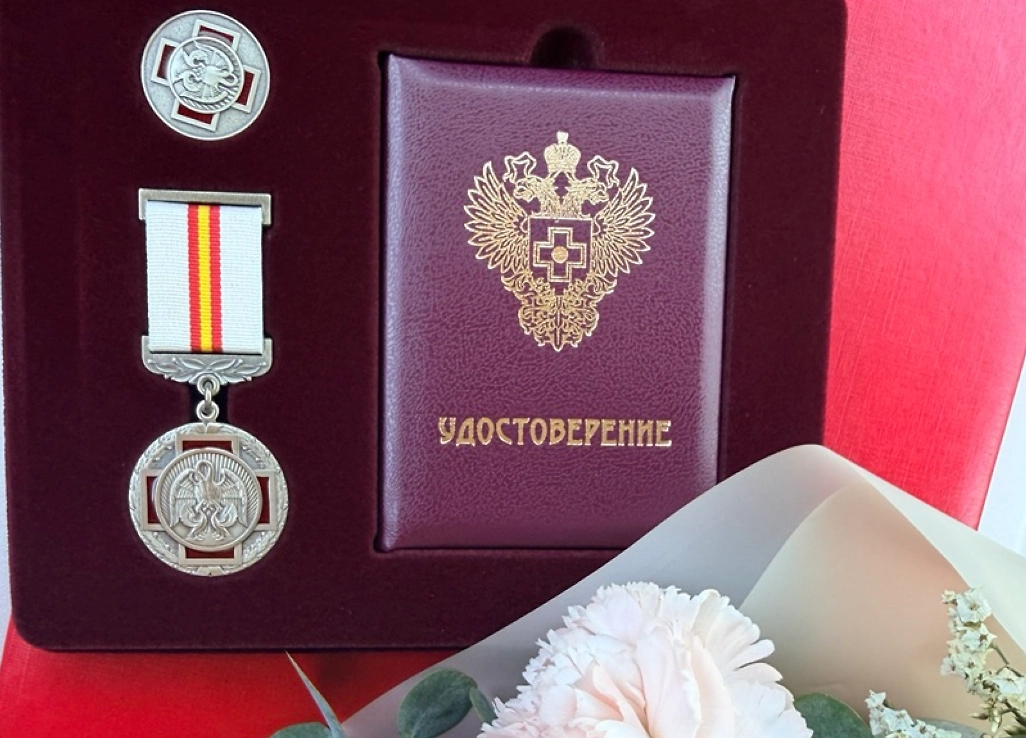 Федеральное медико-биологическое агентство отметило медалью «За содействие донорскому движению» Юлию Евтушок, которая занимается развитием донорства в РУСАЛе. Фото из её личного архива