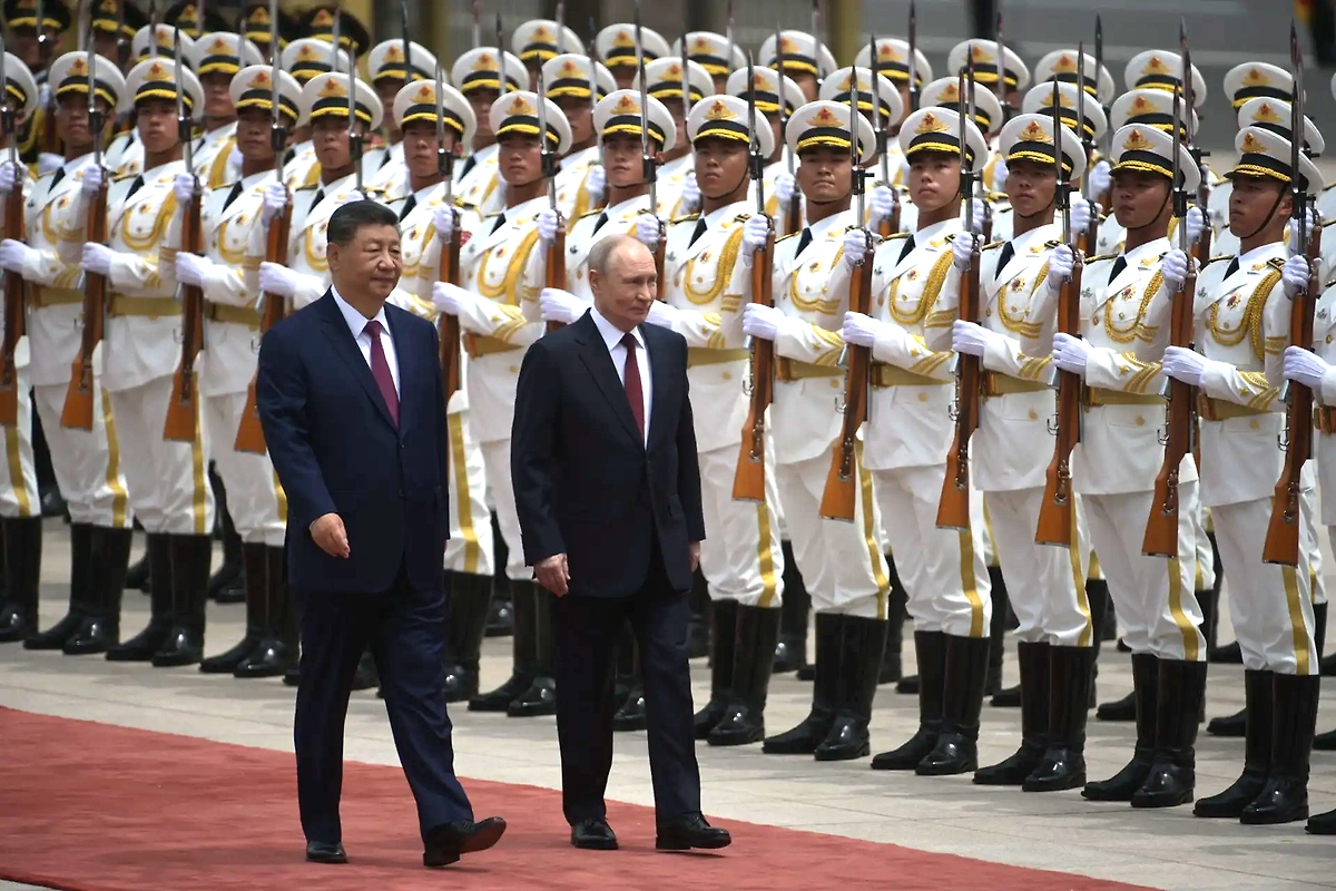 Си Цзиньпин и Владимир Путин. Обложка © Life.ru