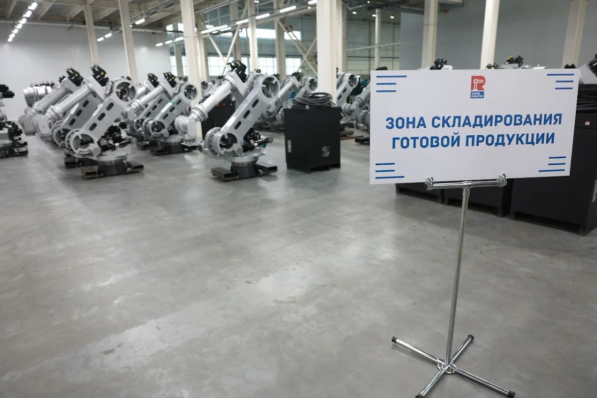 На предприятиях Челябинской области развивают серийное производство промышленных роботов. Фото © Пресс-служба губернатора Челябинской области