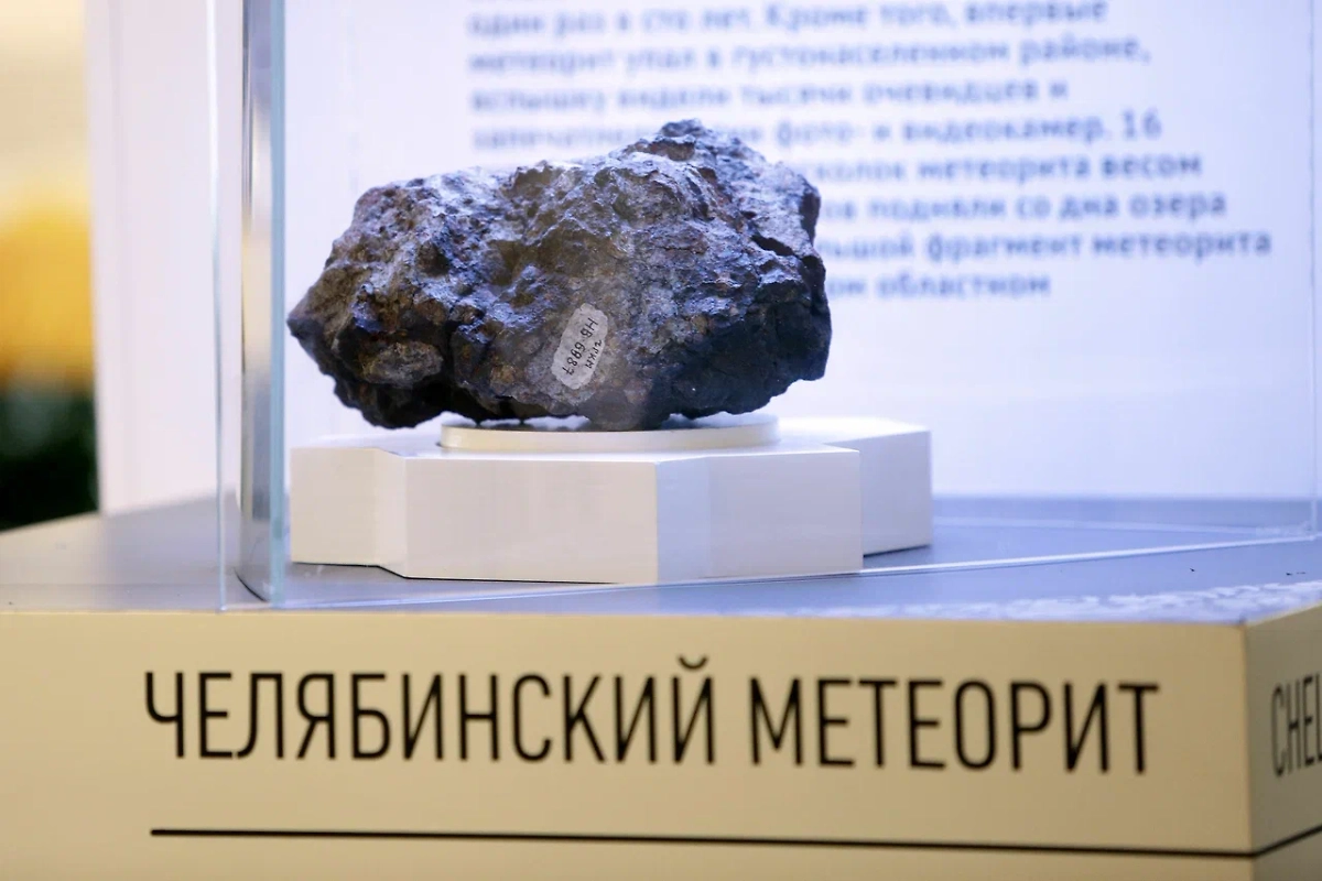 Осколки Челябинского метеорита стали частью музейных экспозиций региона. Фото © Пресс-служба губернатора Челябинской области