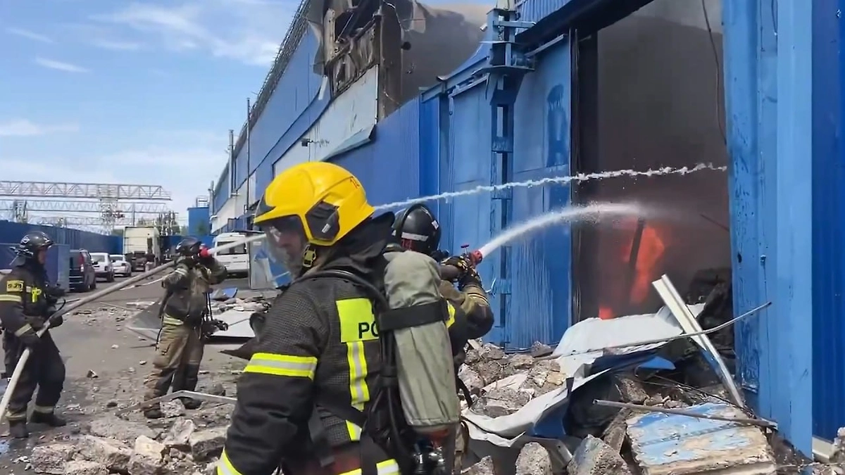 Пожар на складе в Ставрополе. Обложка © МЧС по Ставропольскому краю
