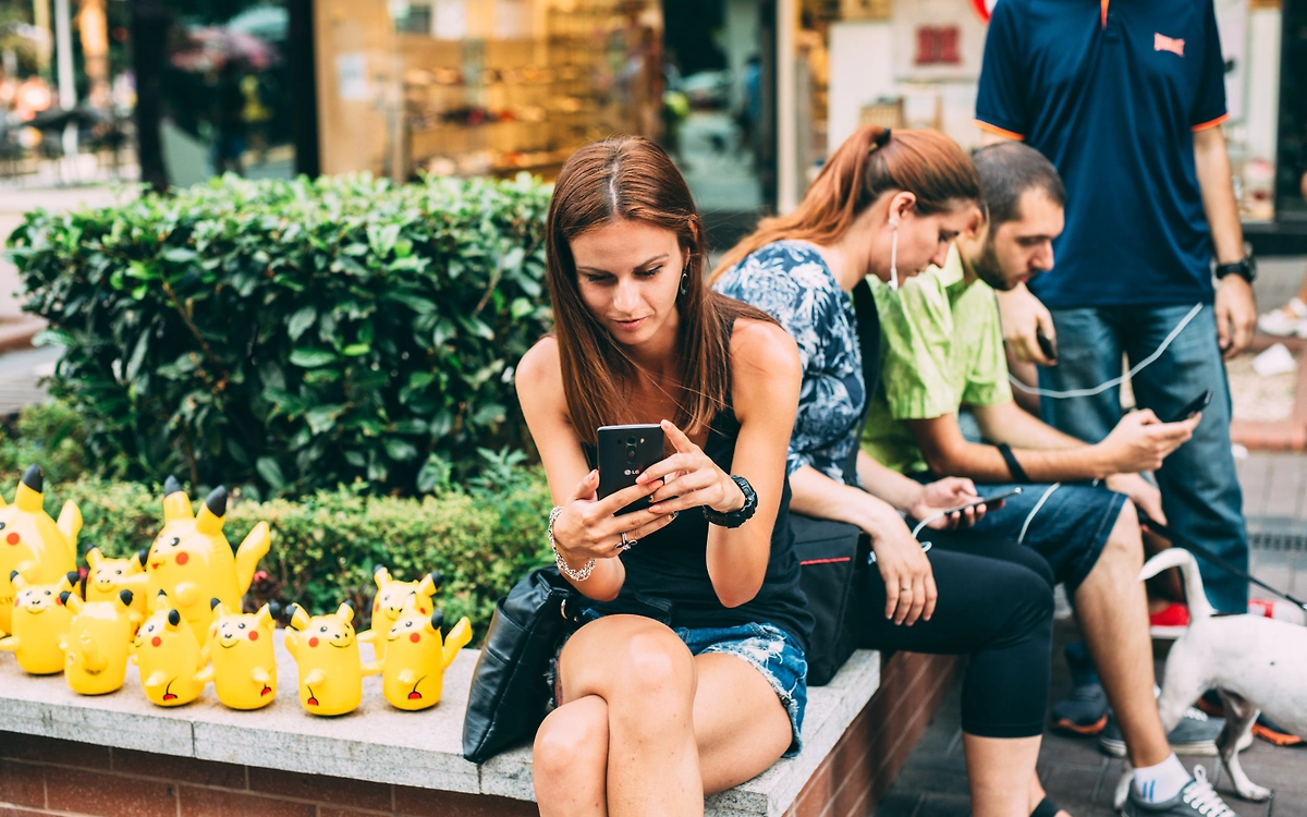 Pokémon GO — 10 лет: как игра вывела людей на улицы и породила самую странную теорию заговора. Фото © Getty Images / filadendron