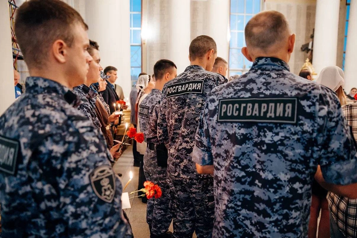В Курске прошла панихида по жертвам удара по пляжу в 2025 году. Фото © Telegram / Александр Хинштейн
