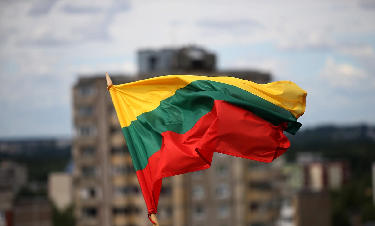 Обложка © Shutterstock / FOTODOM / Algimantas Barzdzius