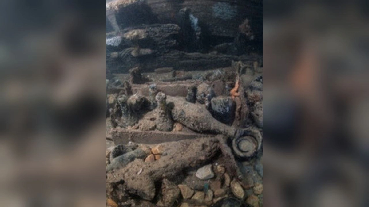 На дне Дувра дайвер нашел 162-летнее пиво. Фото © Instagram (признан экстремистской организацией и запрещён на территории Российской Федерации) / stefpanis_photography