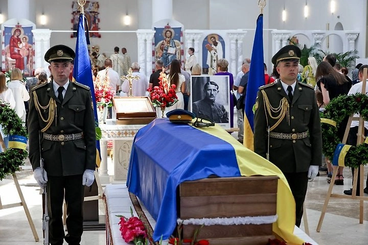 Церемония в честь основателя ОУН** проходит третий день подряд. Фото © Telegram / Общественное Киев