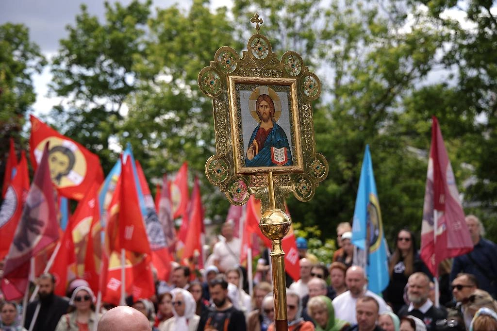 Москва. Крестный ход от Андроникова монастыря к памятнику князю Димитрию Донскому в день памяти благоверного князя Димитрия Донского. Фото © Анастасия Романова/Абзац/ТАСС