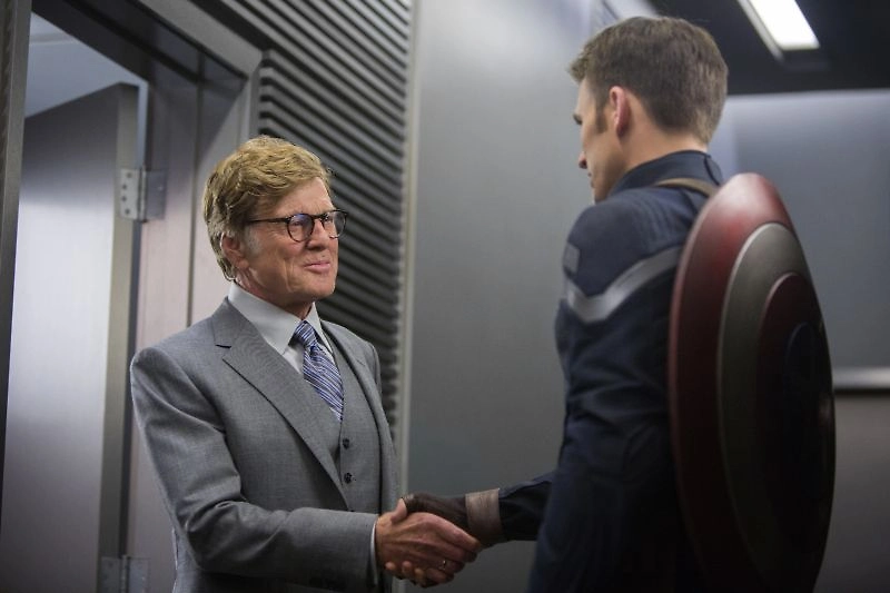 Роберт Редфорд в роли Александра Пирса в фильме «Первый мститель: Другая война» (2014). Для актёра это стало редким появлением в крупном супергеройском блокбастере Marvel. Кадр из фильма / © портал «Кино-Театр.Ру»