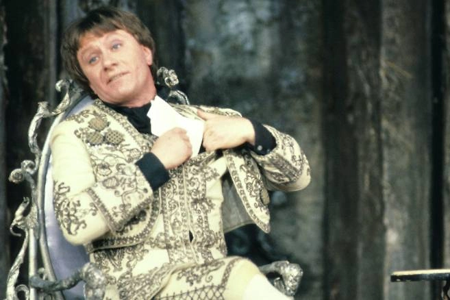 Андрей Миронов за кулисами последнего спектакля в августе 1987 года. Фото © РИА Новости / Виталий Арутюнов
