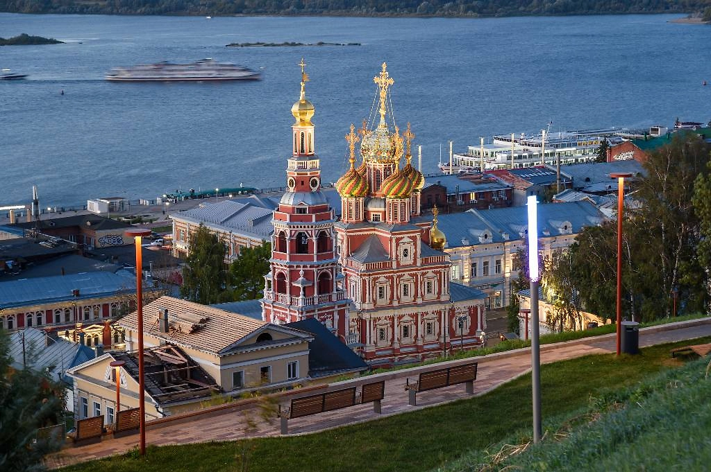 Россия. Нижний Новгород. Вид на Рождественскую церковь на Нижневолжской набережной. Фото © Александр Рощин/ТАСС