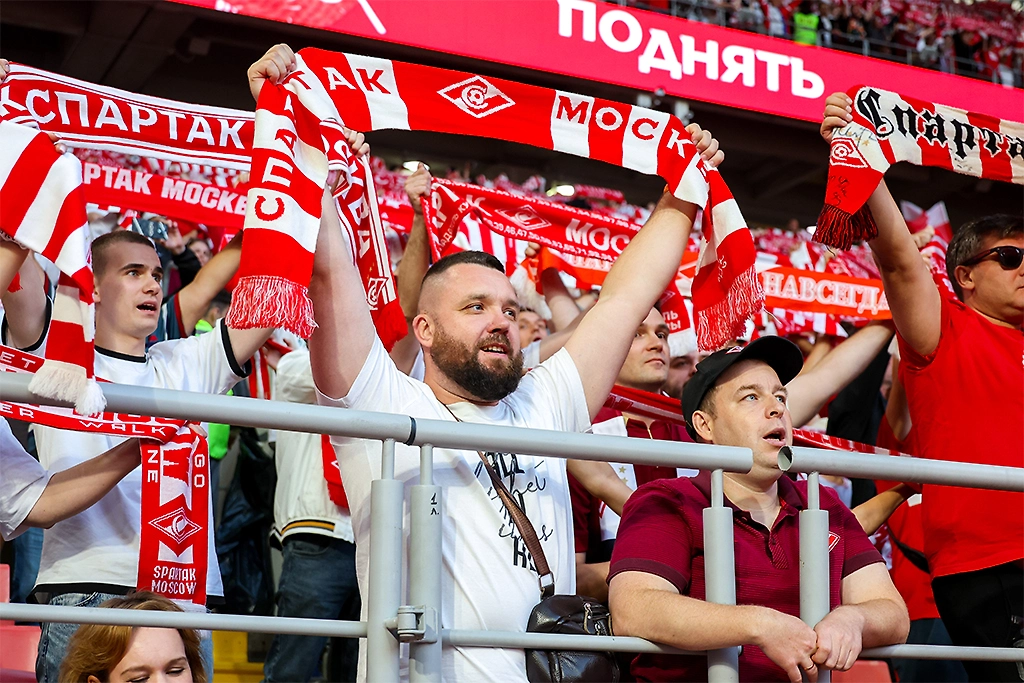 Болельщики московского «Спартака» на матче Российской Премьер-Лиги. Фото © ТАСС / Валерий Шарифулин