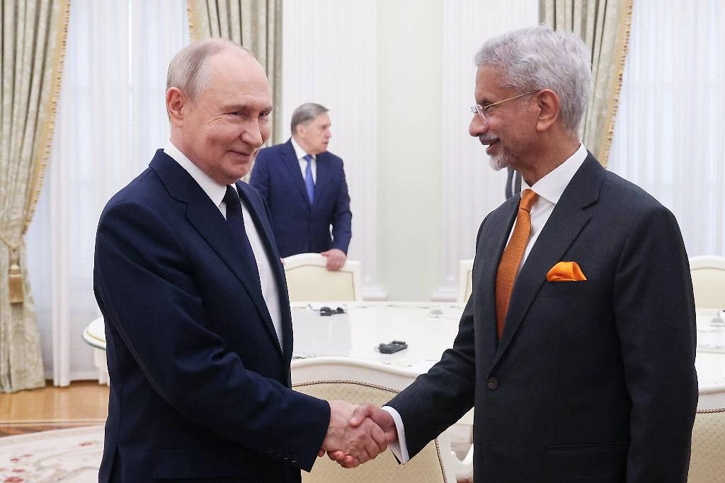 Владимир Путин и Субраманиам Джайшанкар. Обложка © ТАСС / Сергей Карпухин