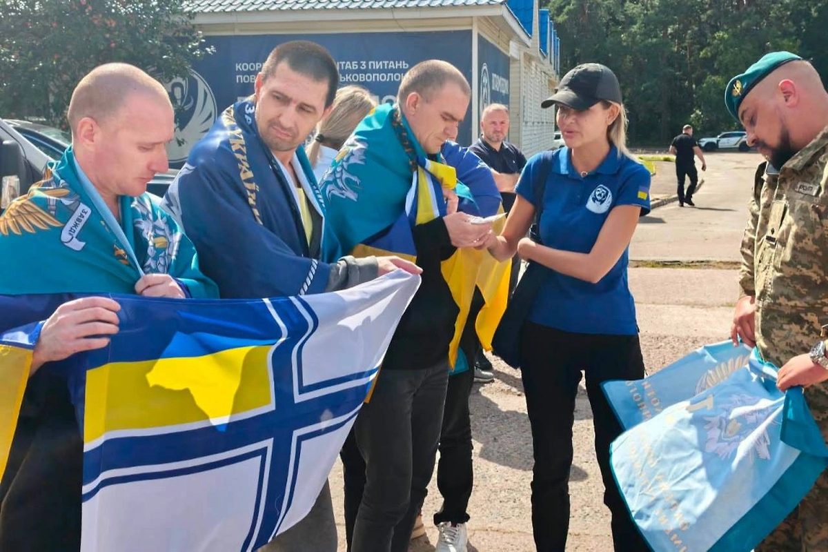 Украинские военнослужащие, возвращённые в рамках обмена. Обложка © Zelenskiy / Official