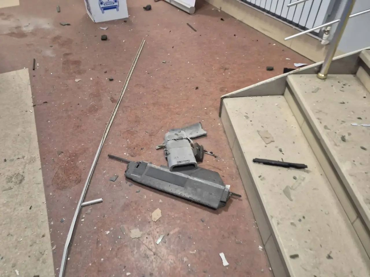 Обломок дрона в отделении ЕР в Мелитополе. Обложка © Telegram / Балицкий Евгений